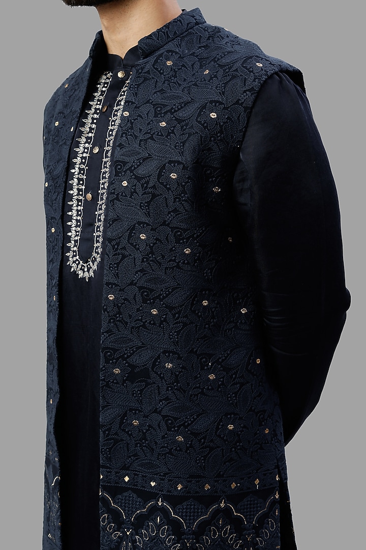 Navy Blue Linen Floral Thread Embroidered Indo Western Set by PAARSH at Pernia's Pop Up Shop