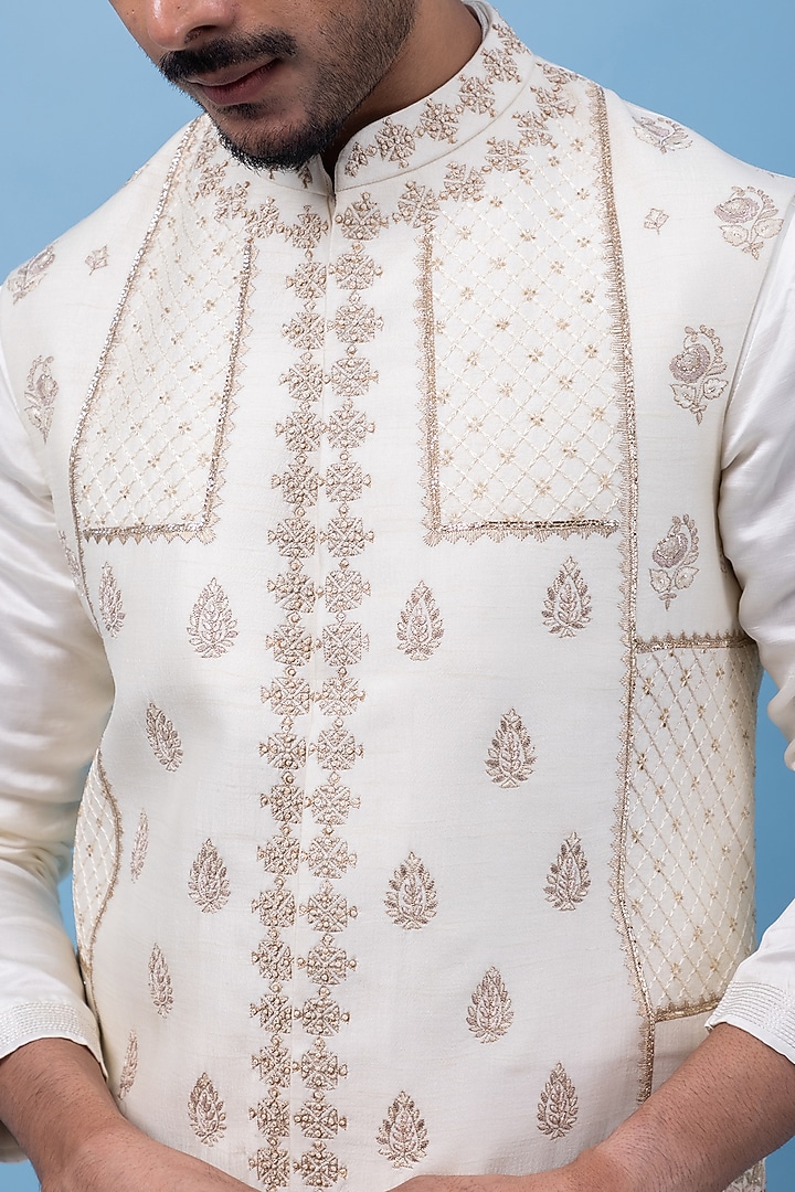 Ivory Bamberg Silk Embroidered Nehru Jacket Set by PAARSH at Pernia's Pop Up Shop