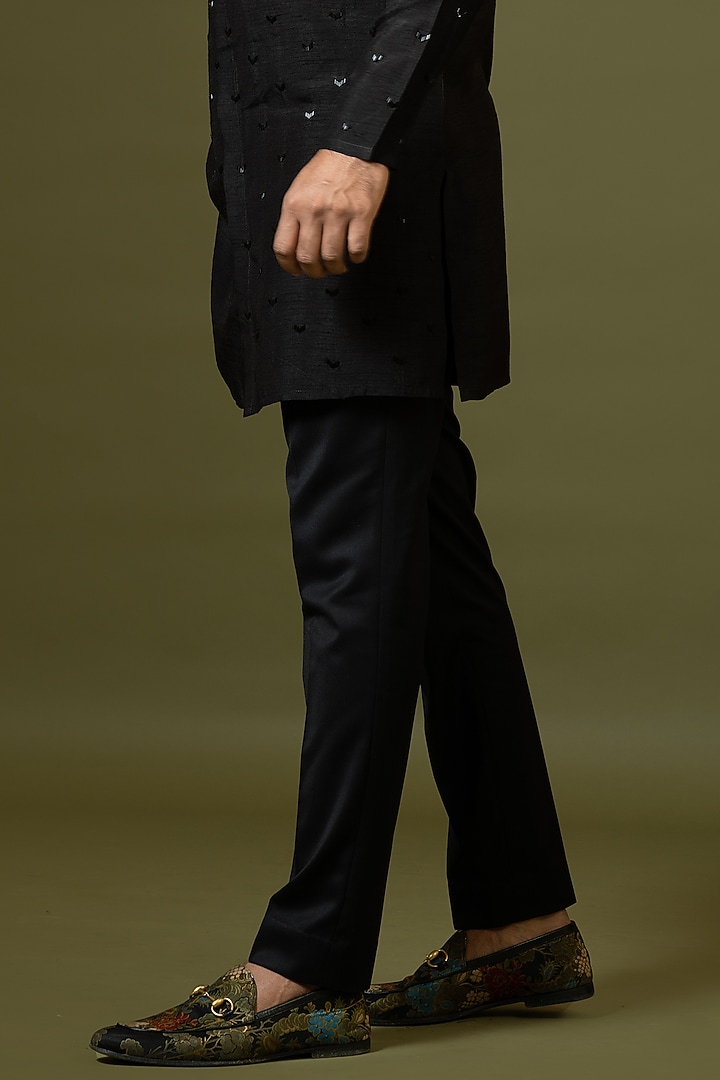 Black Embroidered Kurta Set by PAARSH at Pernia's Pop Up Shop