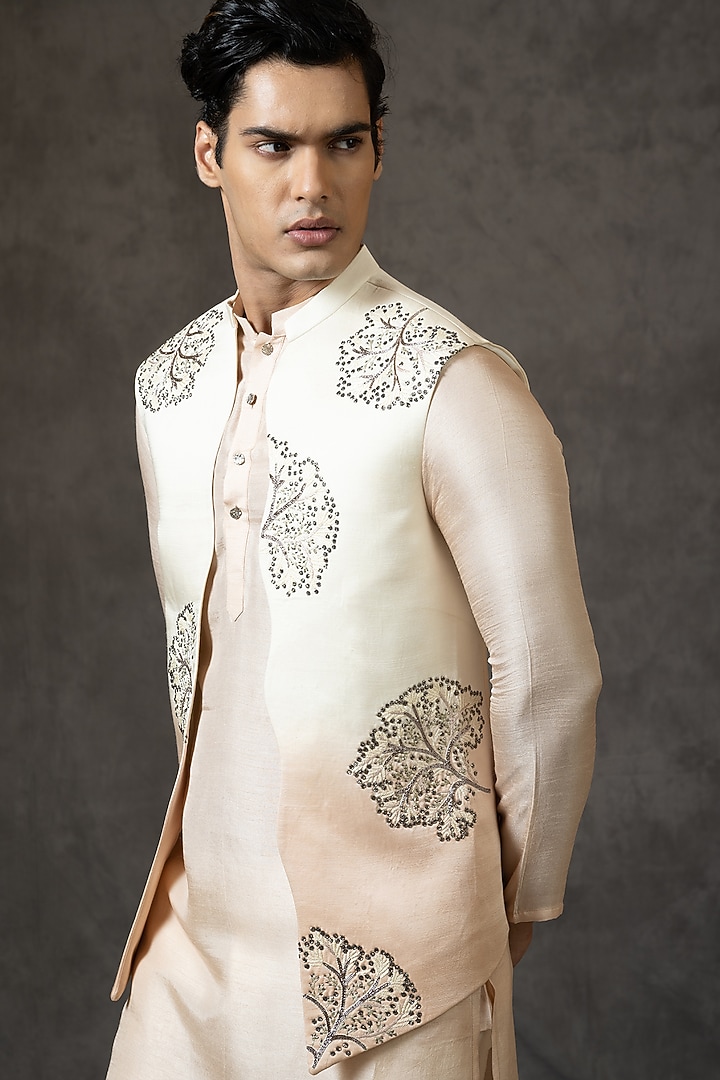 Cream & Peach Embroidered Bundi Jacket With Kurta Set by PAARSH at Pernia's Pop Up Shop