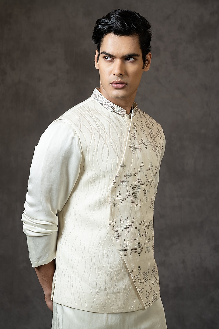 Ivory Linen Satin Cutdana Embroidered Bundi Jacket Set by PAARSH at Pernia's Pop Up Shop