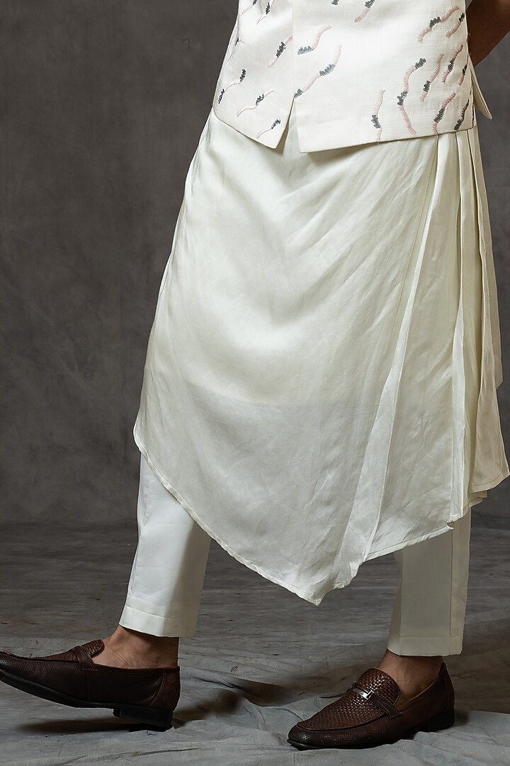 Ivory Linen Satin Sequins Embroidered Bundi Jacket Set by PAARSH at Pernia's Pop Up Shop