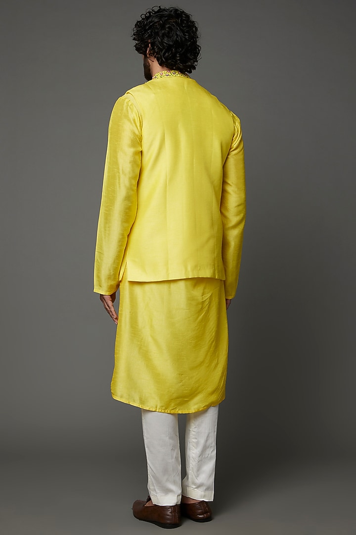 Yellow Raw Silk Bundi Jacket Set by PAARSH at Pernia's Pop Up Shop