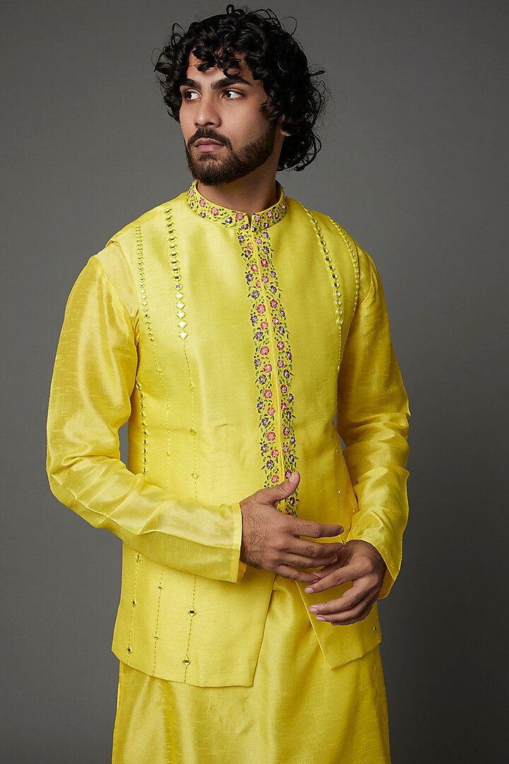 Yellow Raw Silk Bundi Jacket Set by PAARSH at Pernia's Pop Up Shop