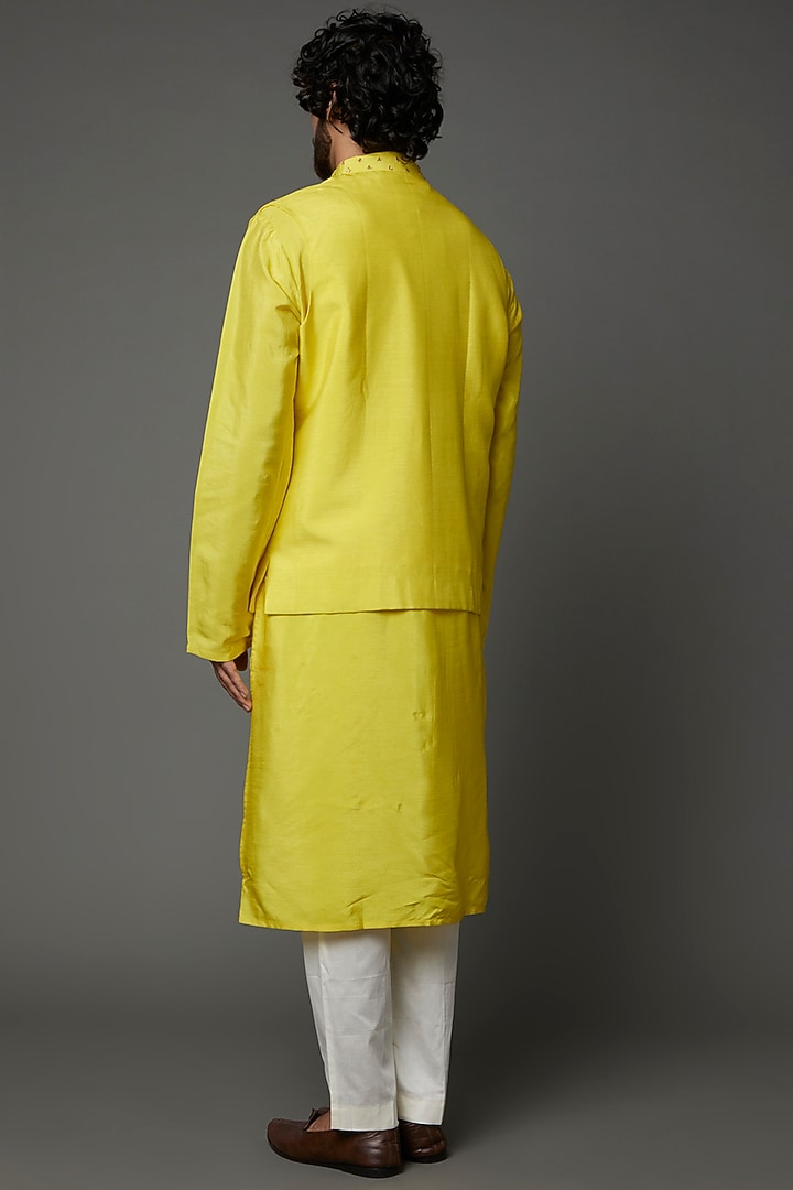 Yellow Raw Silk Bundi Jacket Set by PAARSH at Pernia's Pop Up Shop