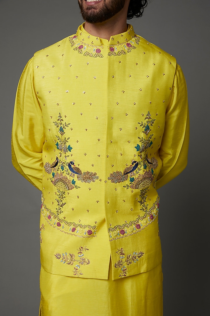 Yellow Raw Silk Bundi Jacket Set by PAARSH at Pernia's Pop Up Shop