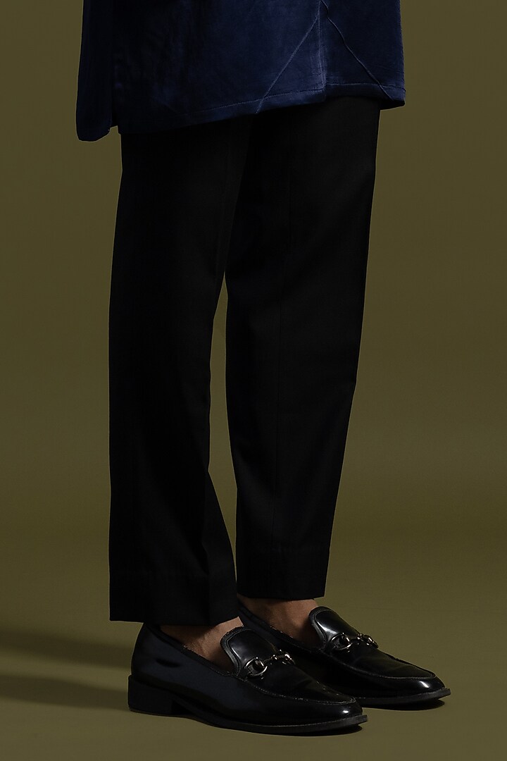 Navy Blue Linen Satin Embroidered Kurta Set by PAARSH at Pernia's Pop Up Shop