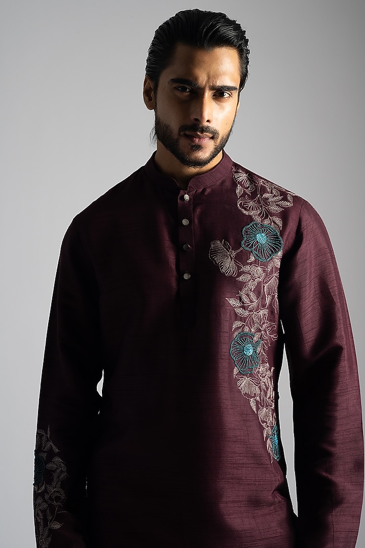Maroon Bemberg Silk Floral Thread Embroidered Kurta Set by PAARSH at Pernia's Pop Up Shop