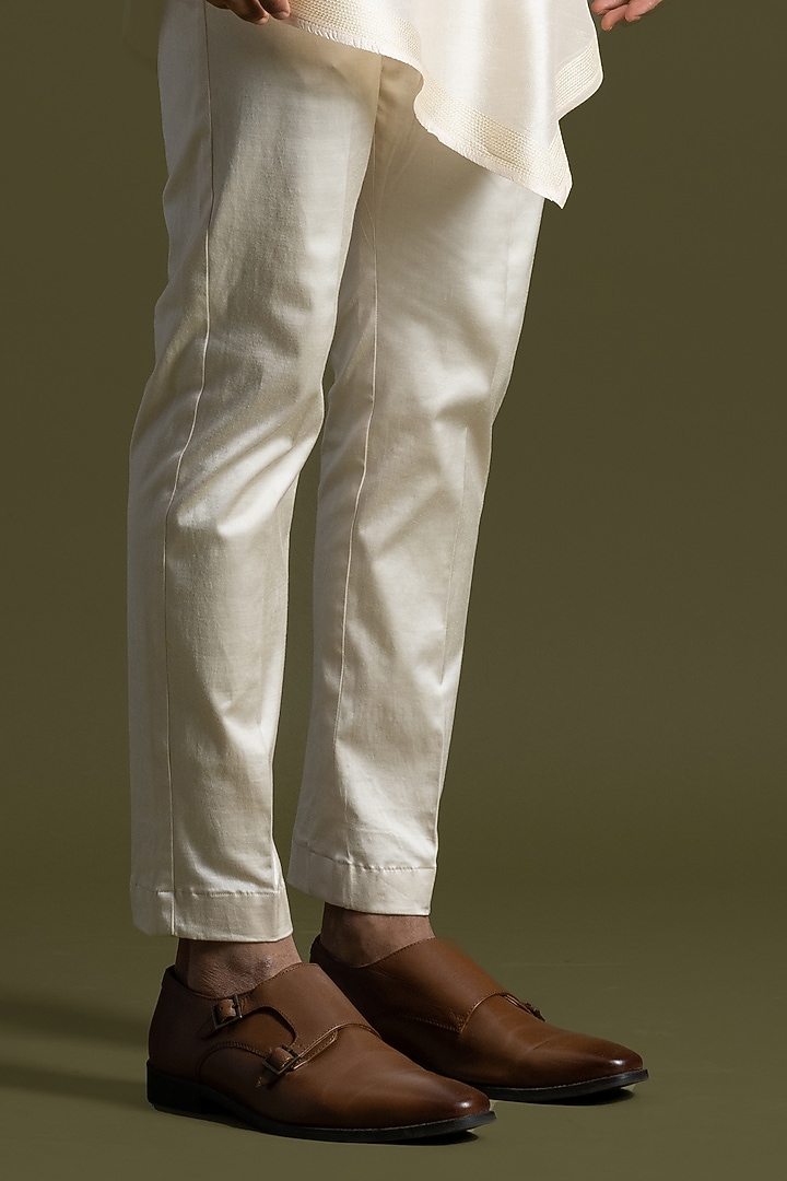 Cream Bemberg Silk Embroidered Kurta Set by PAARSH at Pernia's Pop Up Shop