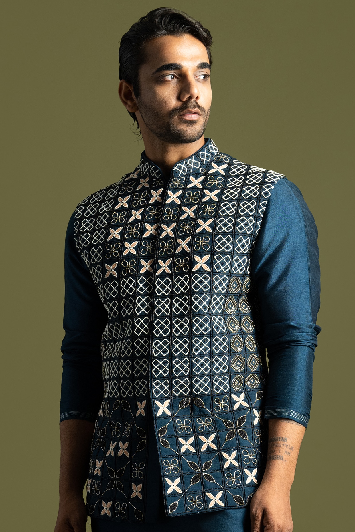 Buy KISAH Men's Nehru Jacket, Off White Silk Blend, Woven Design Regular  Fit Mandarin Collar Sleeveless (S) at Amazon.in
