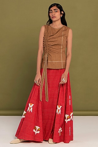 Red Muslin Cotton Hand Applique Work Checkered Skirt Set by Priya Agarwal
