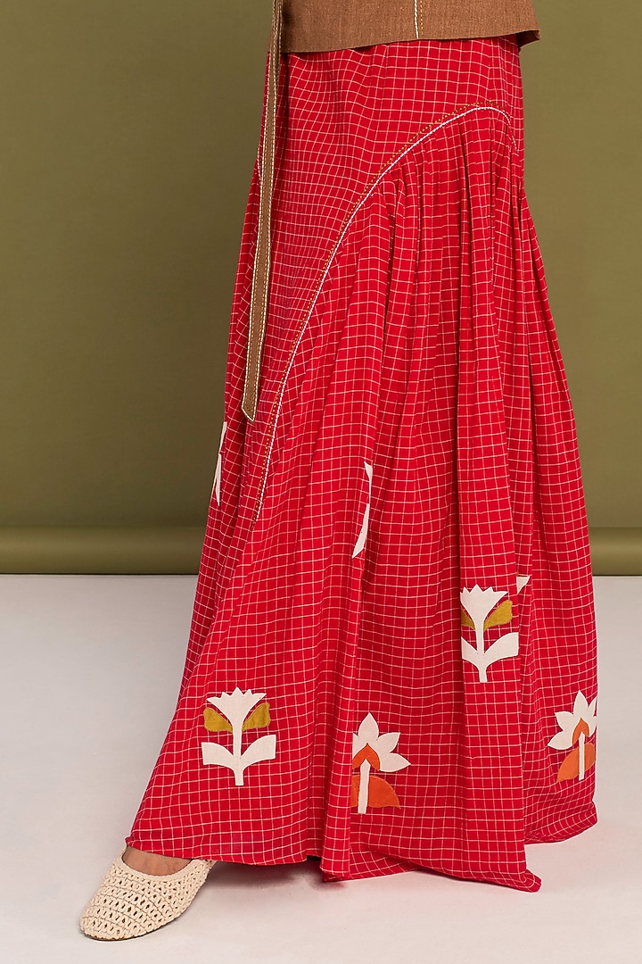 Red Muslin Cotton Hand Applique Work Checkered Skirt Set by Priya Agarwal at Pernia's Pop Up Shop