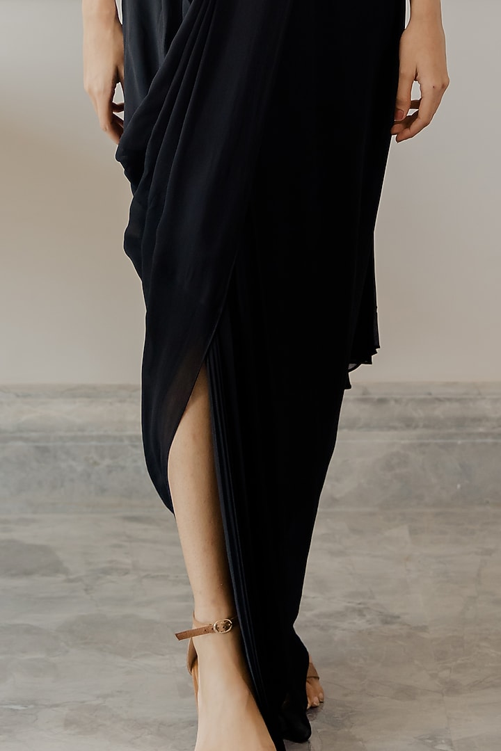 Black Georgette Draped Pre-Stitched Wedding Saree Set by Paulmi & Harsh at Pernia's Pop Up Shop