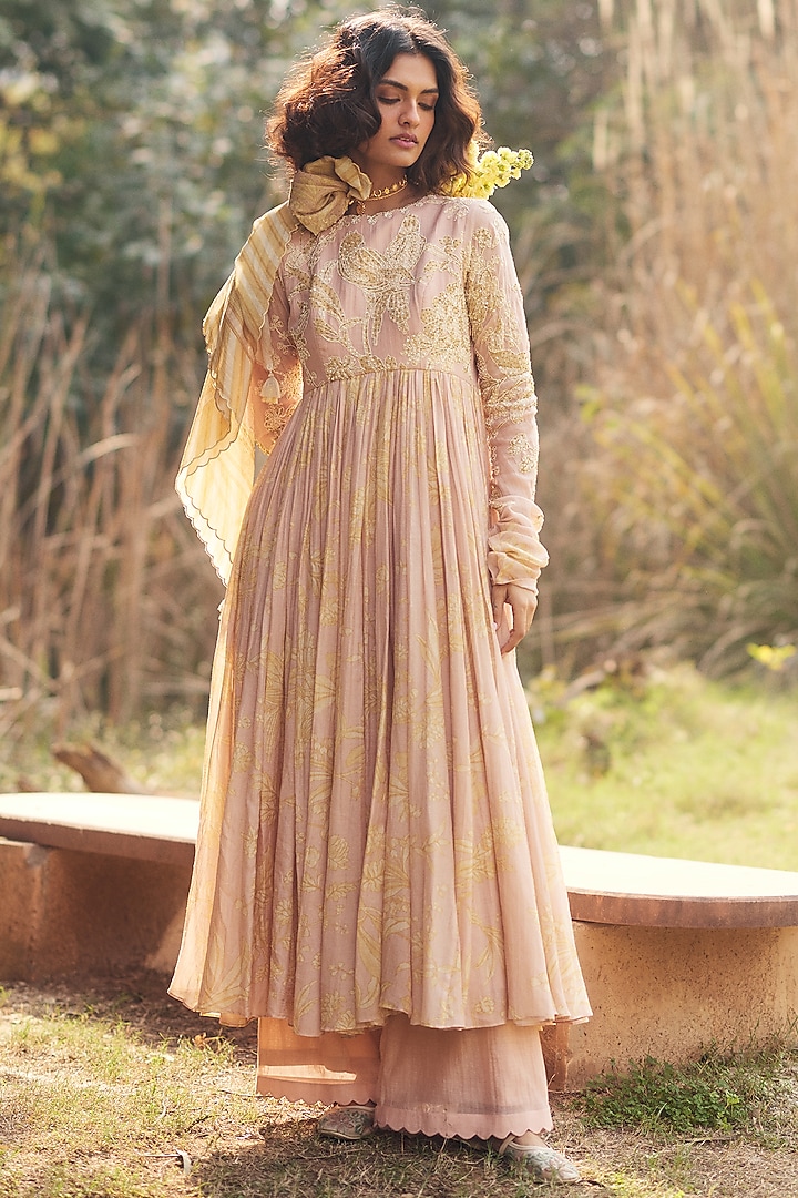 Muted Pink Malai Chanderi Floral Printed Kurta Set by Paulmi & Harsh at Pernia's Pop Up Shop