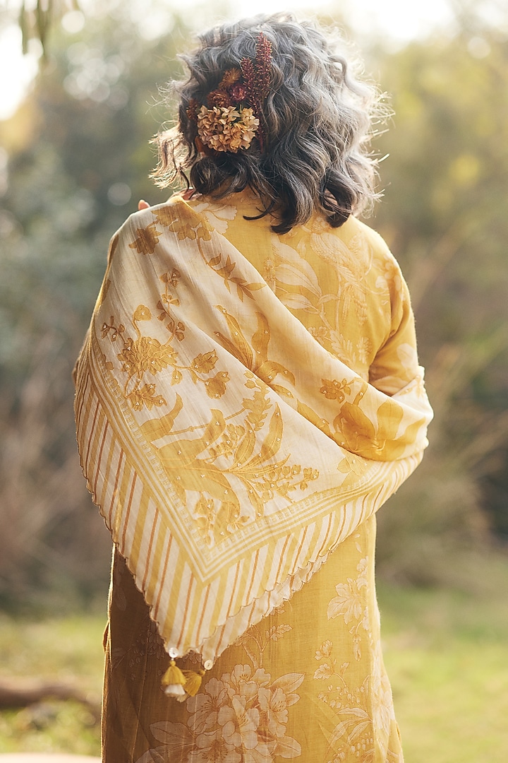 Golden Yellow Malai Chanderi Printed Kurta Set by Paulmi & Harsh at Pernia's Pop Up Shop