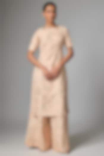 Peach Jacquard Kurta Set by Paulmi & Harsh at Pernia's Pop Up Shop