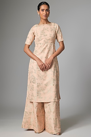 Peach Jacquard Kurta Set by Paulmi & Harsh