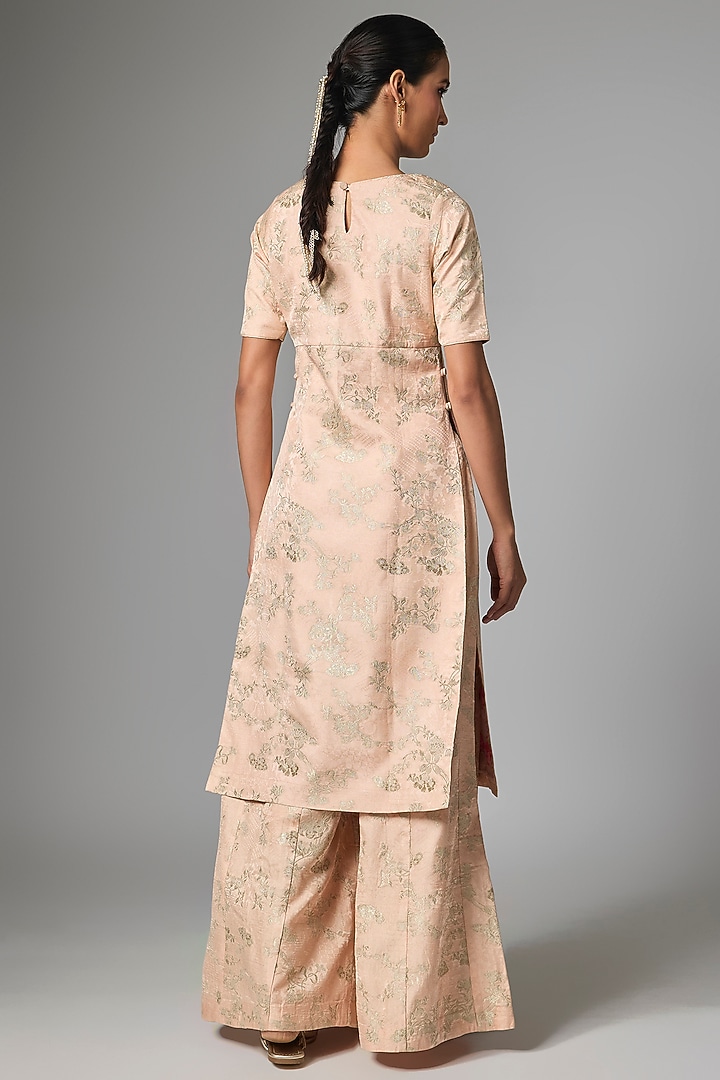 Peach Jacquard Kurta Set by Paulmi & Harsh at Pernia's Pop Up Shop