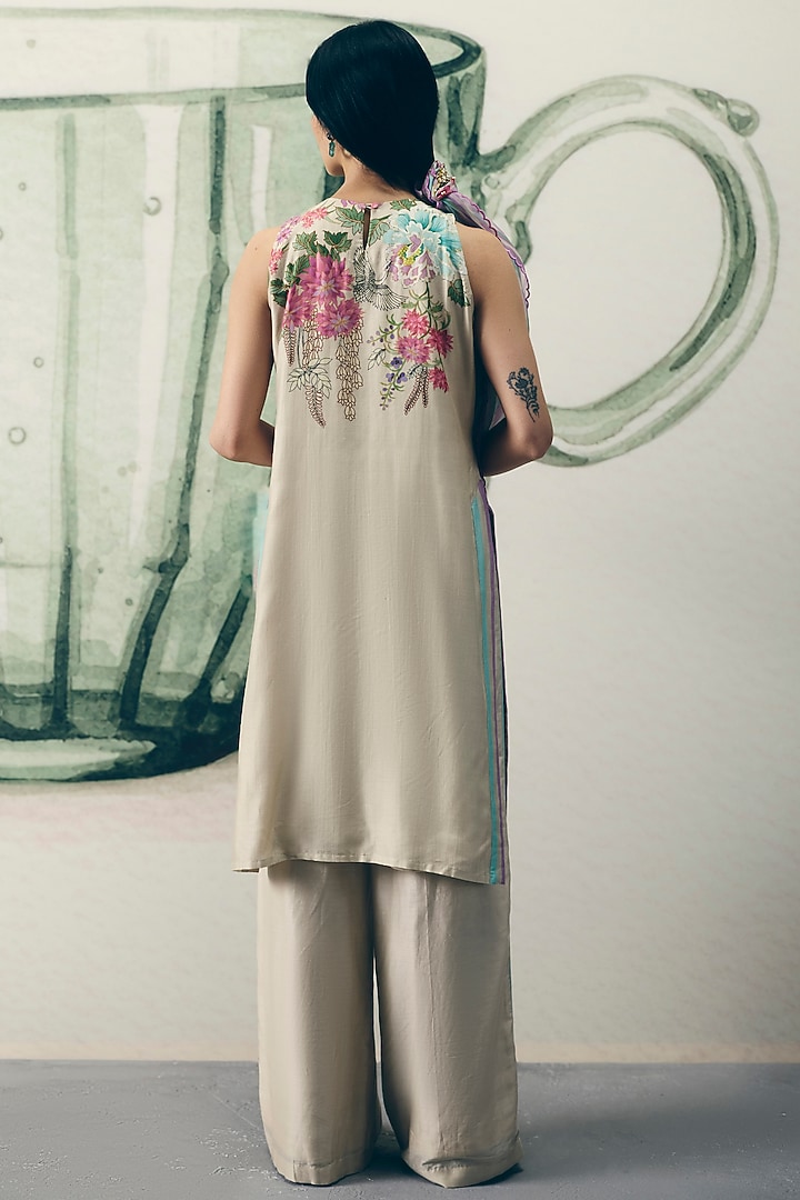 Ivory Chiniya Silk Printed & Embroidered Kurta Set by Paulmi & Harsh at Pernia's Pop Up Shop