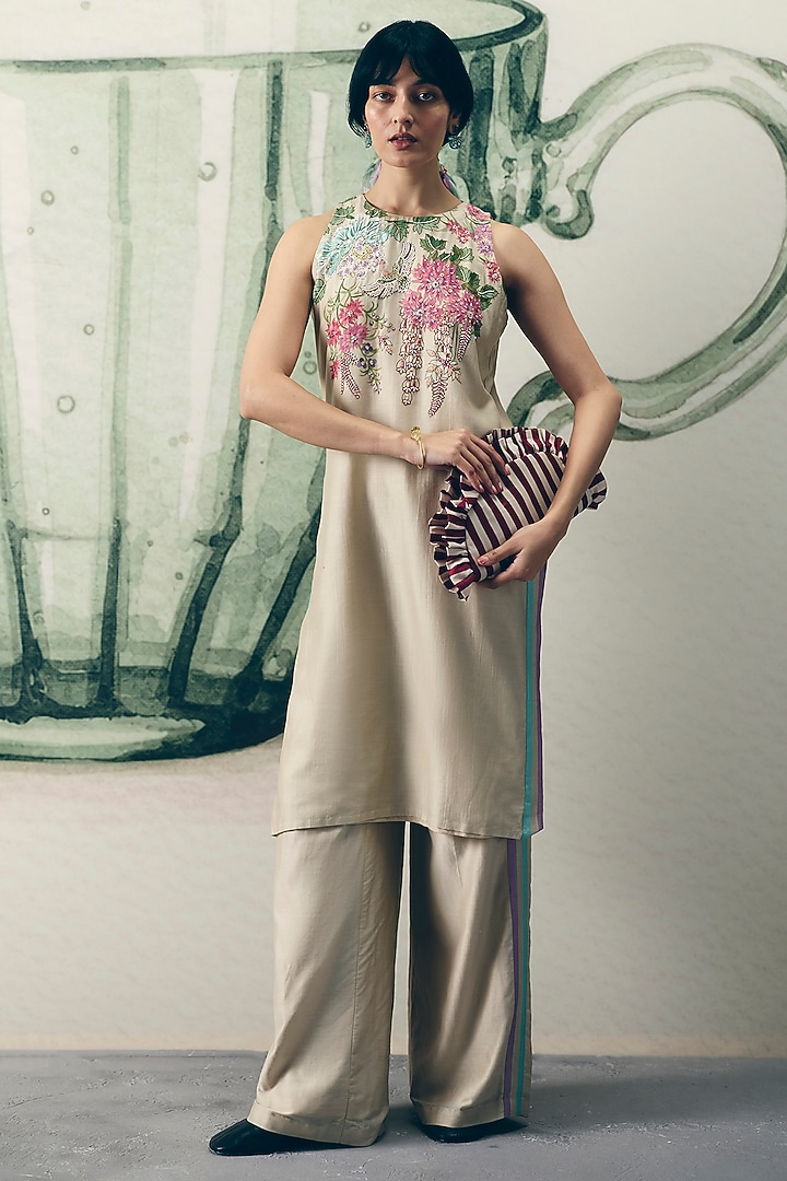 Ivory Chiniya Silk Printed & Embroidered Kurta Set by Paulmi & Harsh at Pernia's Pop Up Shop