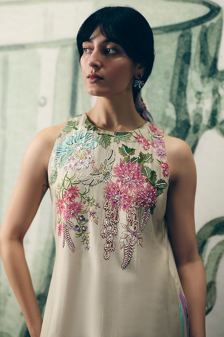 Ivory Chiniya Silk Printed & Embroidered Kurta Set by Paulmi & Harsh at Pernia's Pop Up Shop