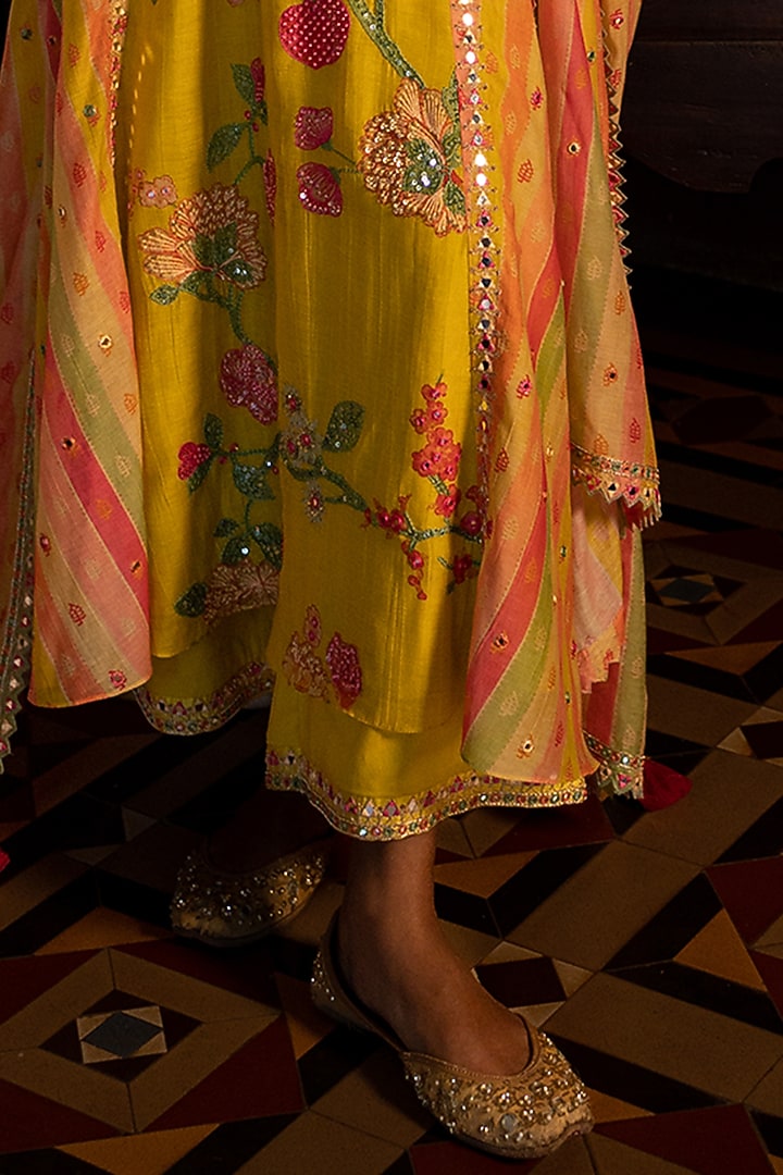 Lime Yellow Malie Chanderi Printed Kurta Set by Paulmi & Harsh at Pernia's Pop Up Shop