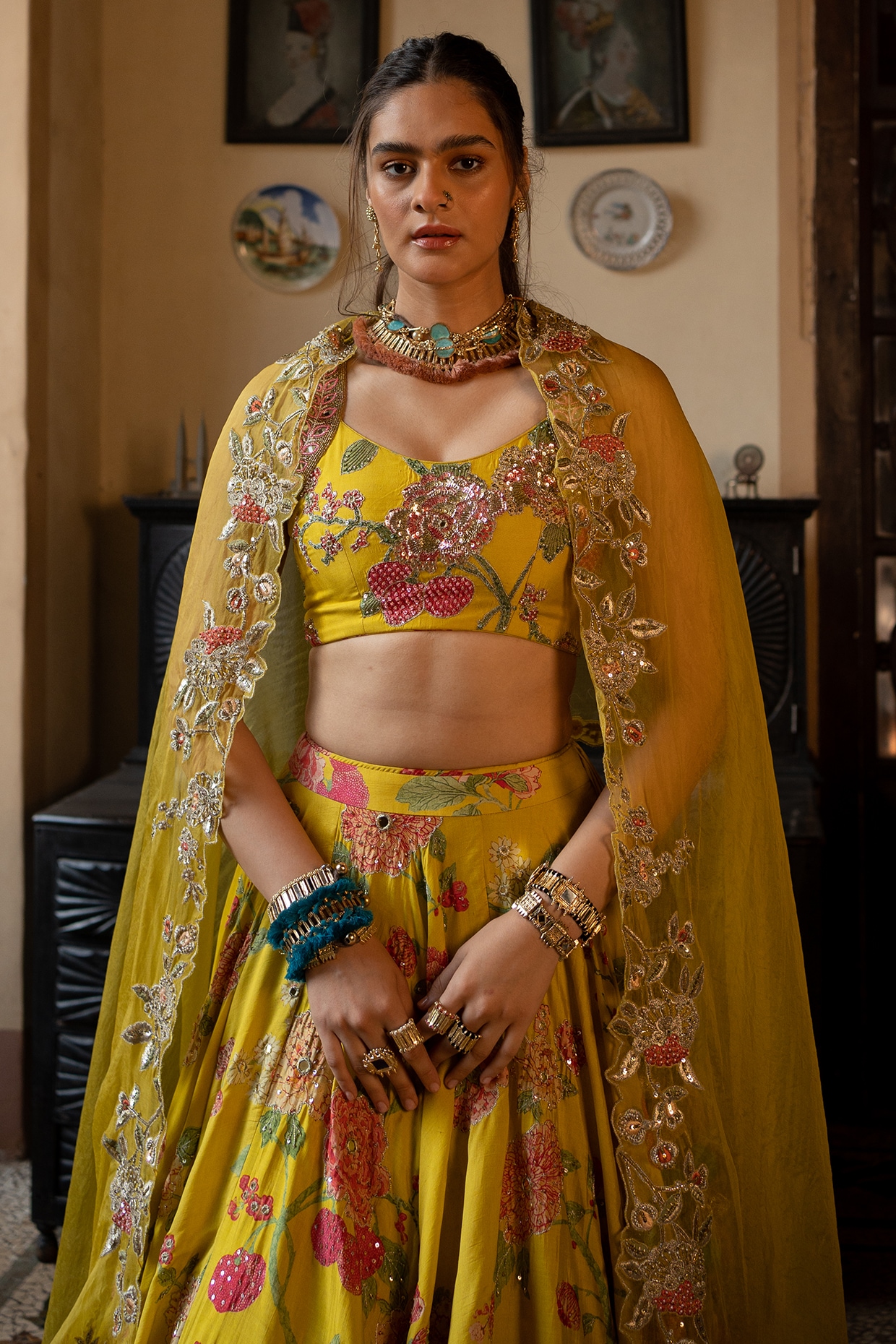 Which color of dupatta suits a yellow lehenga? - Quora