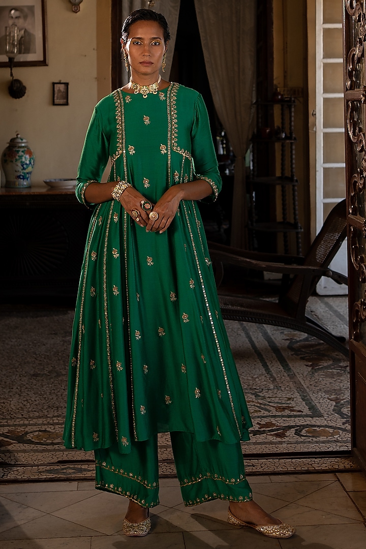 Emerald Green Chiniya Silk Embroidered Kurta Set by Paulmi & Harsh