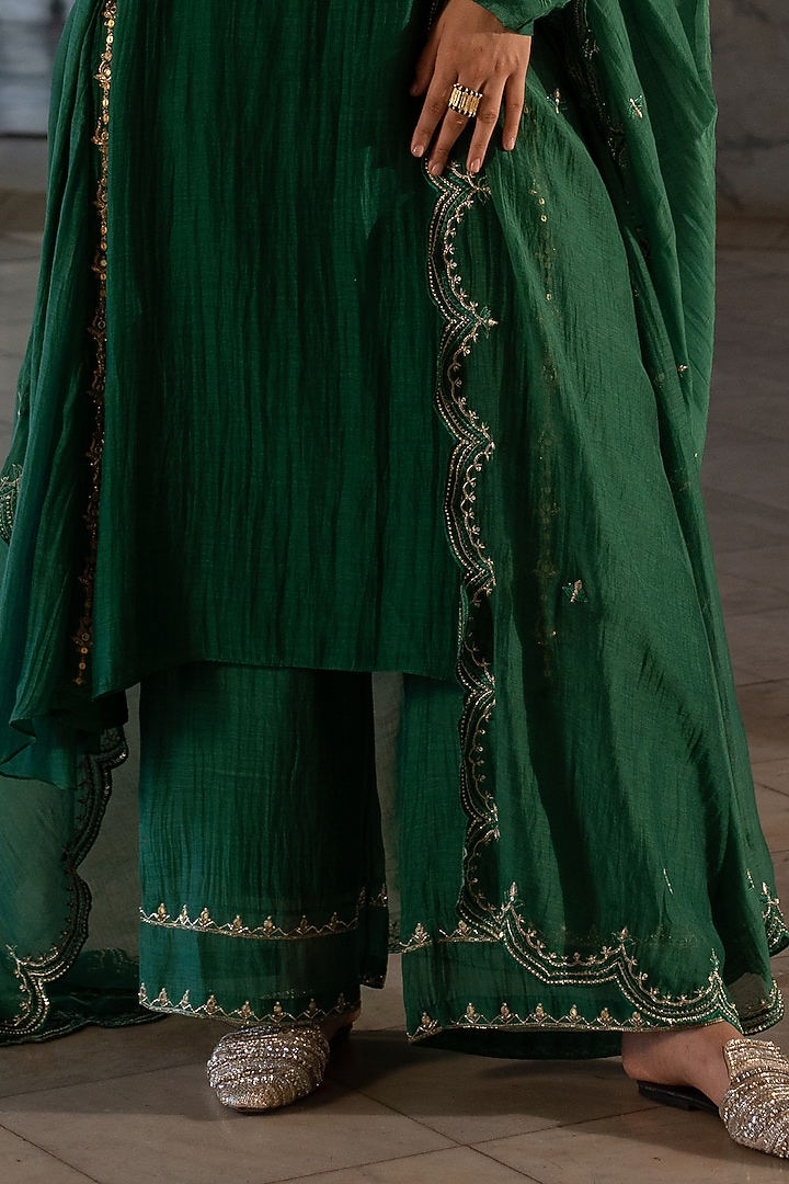 Emerald Green Malai Chanderi Embroidered Kurta Set by Paulmi & Harsh at Pernia's Pop Up Shop