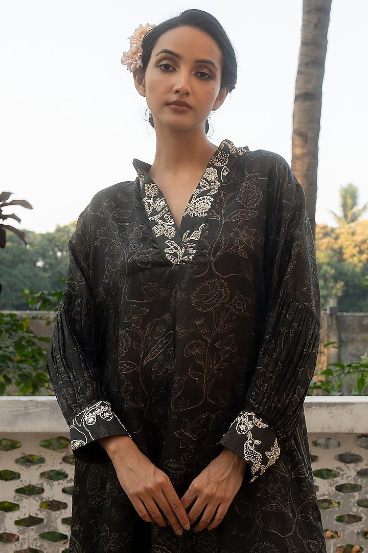 Black Habutai Silk Embroidered & Printed Kurta Set by Paulmi & Harsh at Pernia's Pop Up Shop