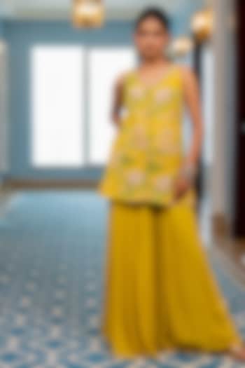 Yellow Georgette Floral Printed Kurta Set by Paulmi & Harsh at Pernia's Pop Up Shop