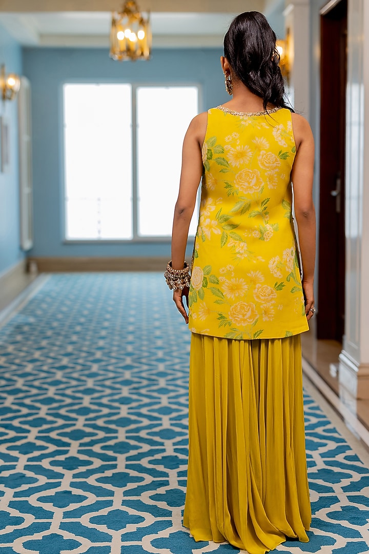 Yellow Georgette Floral Printed Kurta Set by Paulmi & Harsh at Pernia's Pop Up Shop