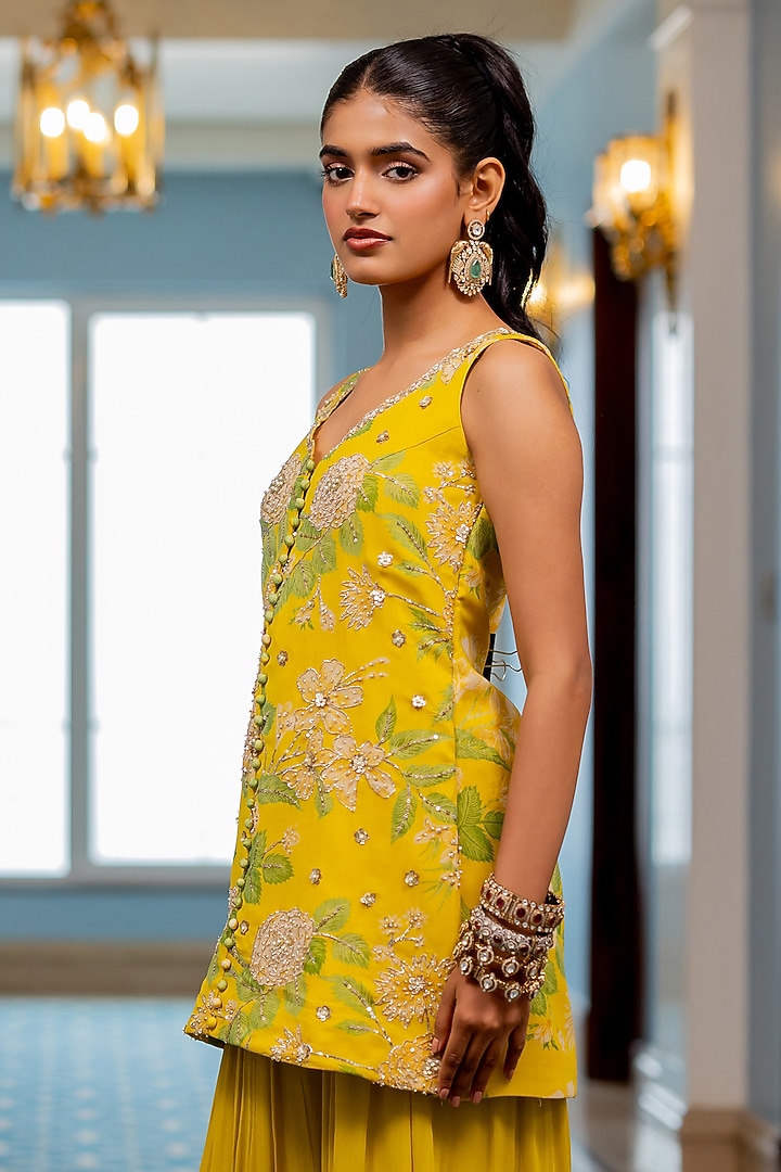 Yellow Georgette Floral Printed Kurta Set by Paulmi & Harsh at Pernia's Pop Up Shop