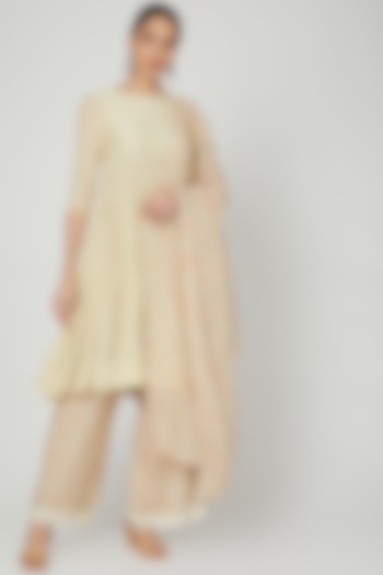 Off White Printed & Embroidered Anarkali Set by Paulmi & Harsh at Pernia's Pop Up Shop