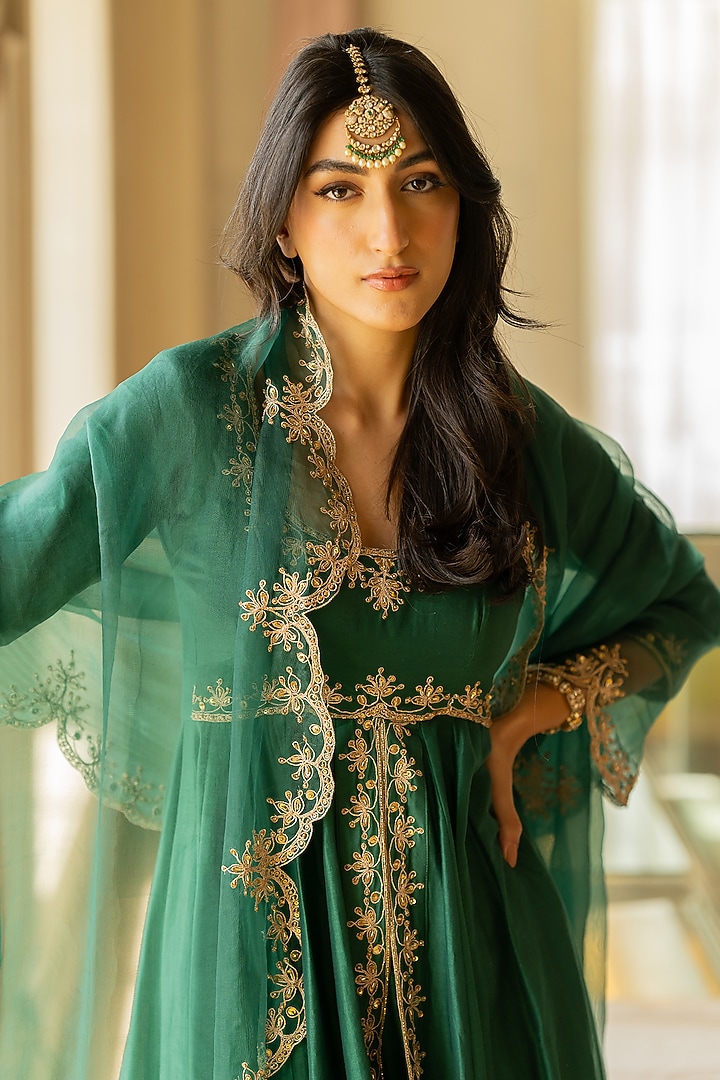 Pernia's Pop Up Shop - Paulmi & Harsh Women Emerald Green Chiniya Silk Resham Embroidered Anarkali Set