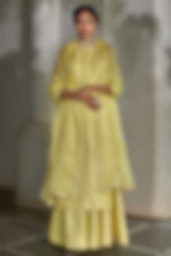 Lemon Yellow Jamawar Kurta Set by Paulmi & Harsh at Pernia's Pop Up Shop
