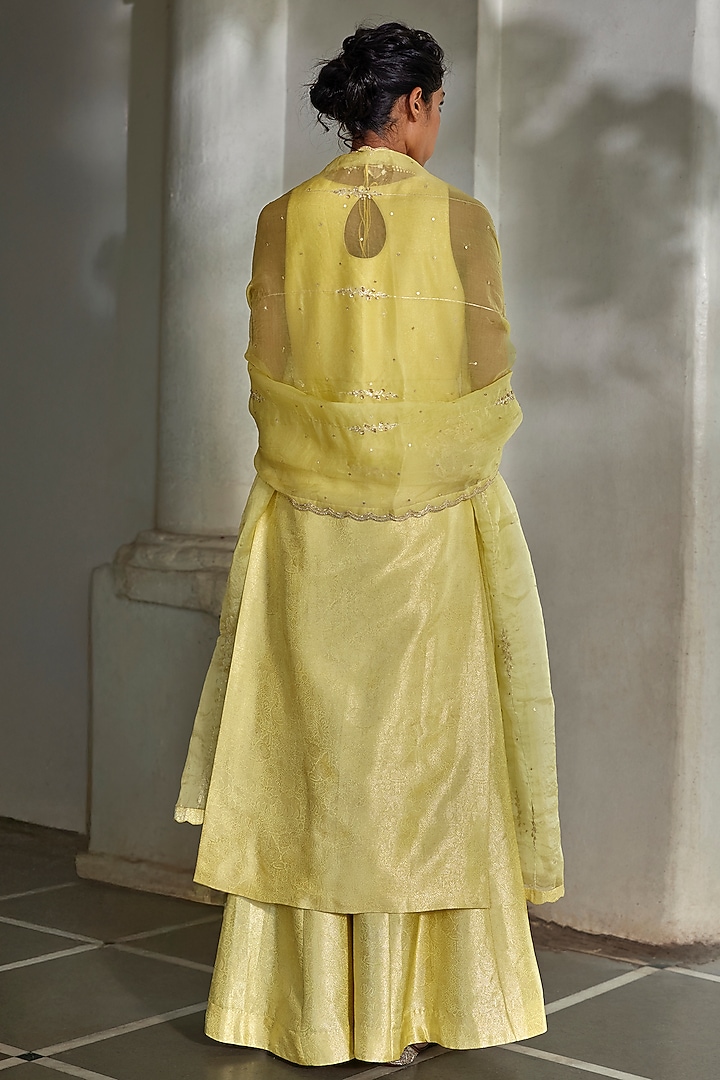 Lemon Yellow Jamawar Kurta Set by Paulmi & Harsh at Pernia's Pop Up Shop