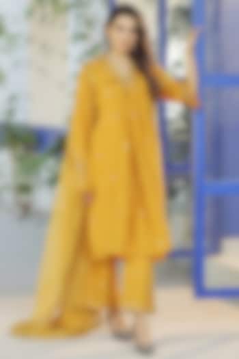 Mustard Hand Embroidered Kurta Set by Pairaahan at Pernia's Pop Up Shop