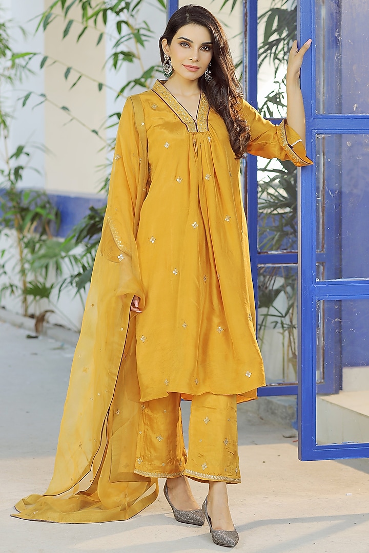 Mustard Hand Embroidered Kurta Set by Pairaahan at Pernia's Pop Up Shop