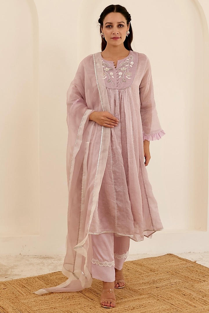 Lilac Tissue Chanderi Embroidered Kurta Set by Pairaahan at Pernia's Pop Up Shop