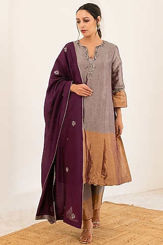 Muvaish-Silver Tissue Embroidered Kurta Set by Pairaahan