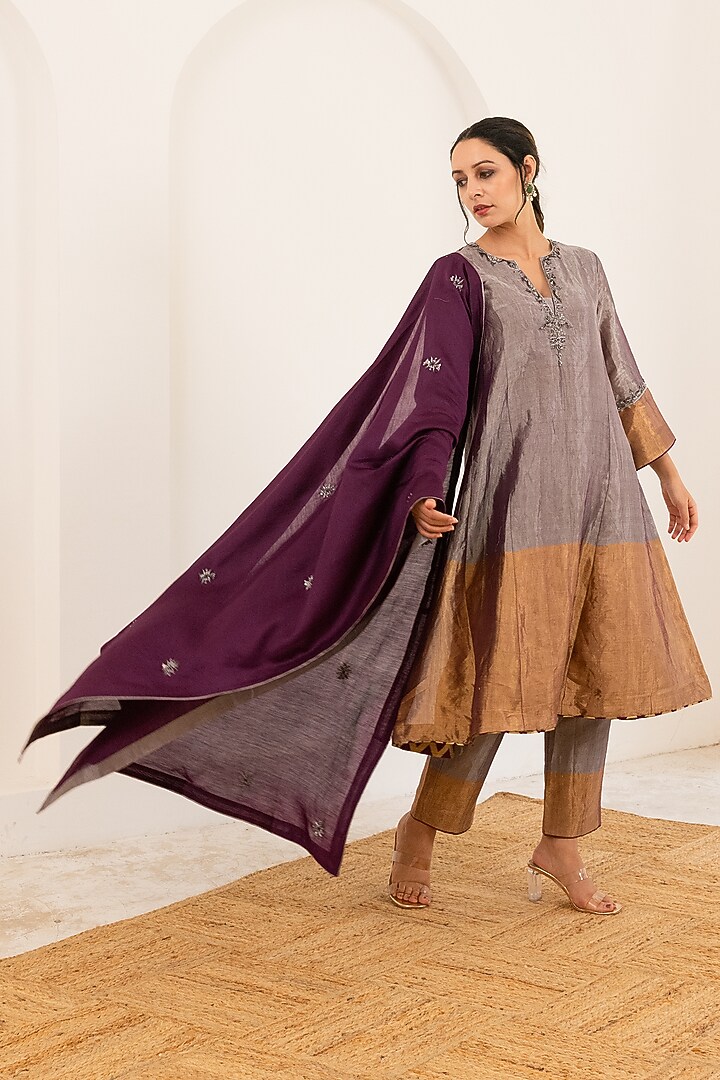 Muvaish-Silver Tissue Embroidered Kurta Set by Pairaahan at Pernia's Pop Up Shop