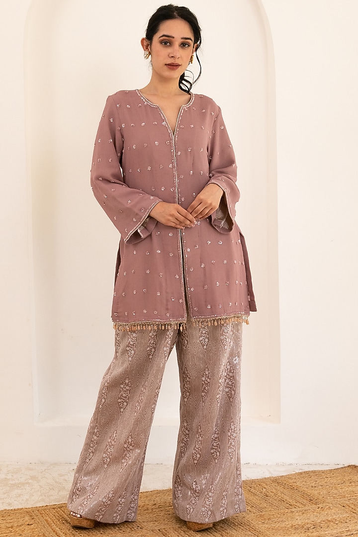 Dusty Pink Georgette Embroidered Kurta Set by Pairaahan at Pernia's Pop Up Shop