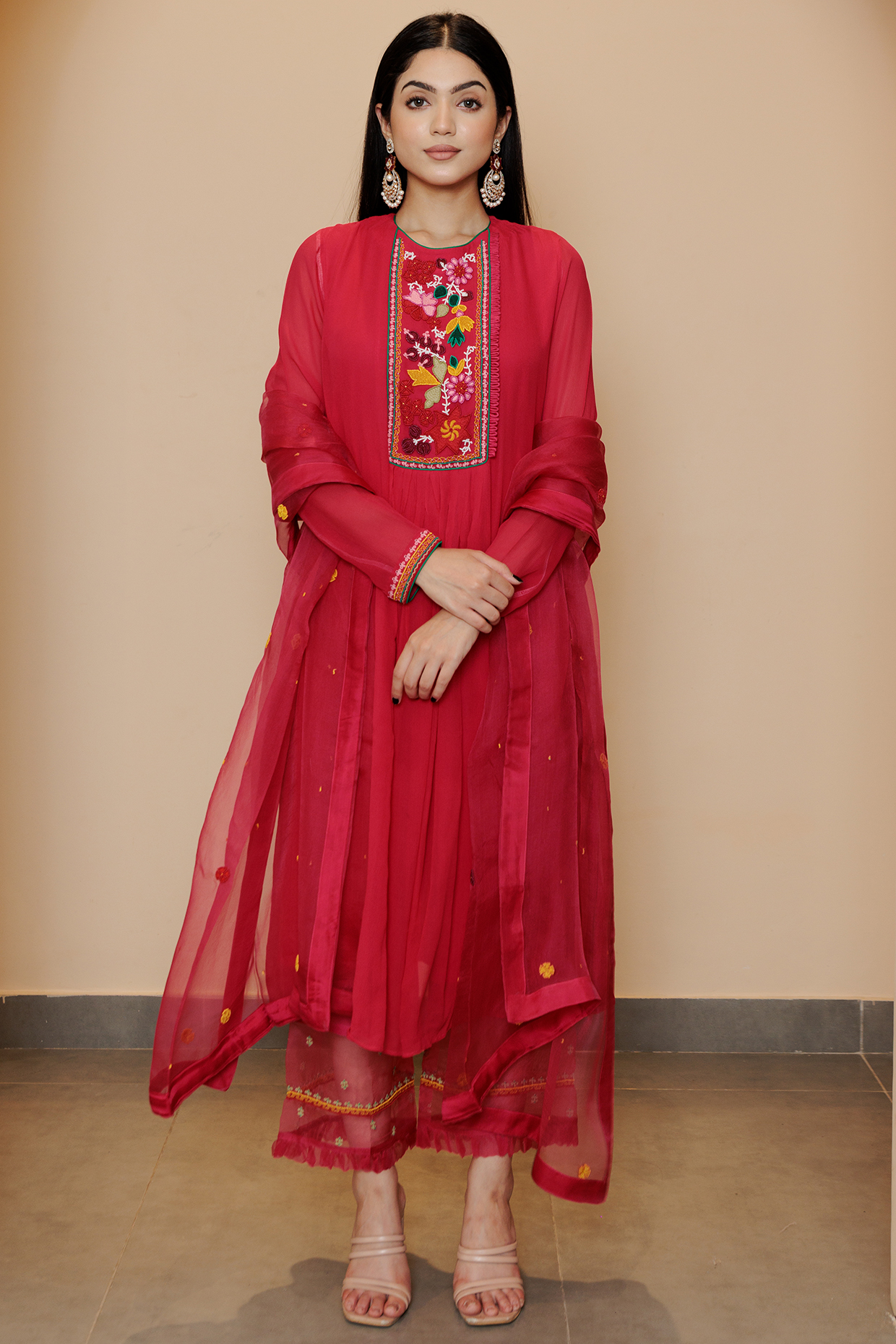 Fuchsia Hand Embroidered Kurta Set by Pairaahan at Pernia's Pop Up Shop