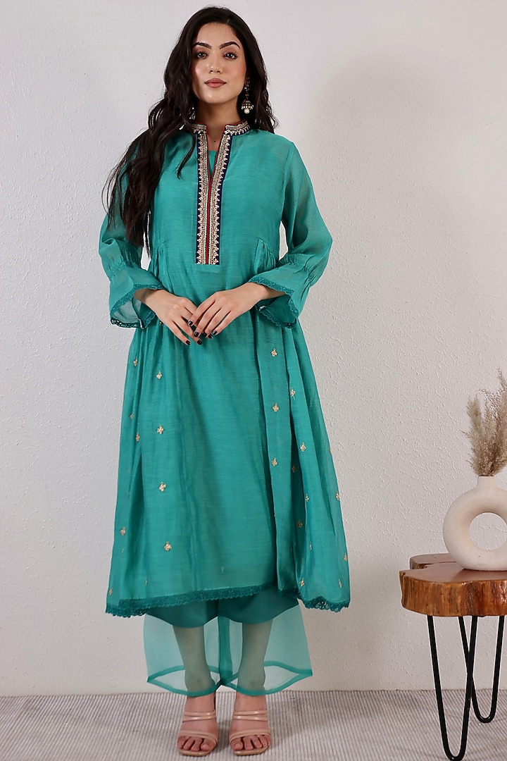 Green Kurta Set With Embroidery by Pairaahan at Pernia's Pop Up Shop