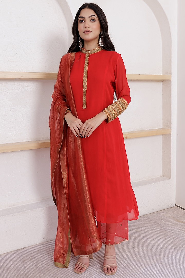 Red Hand Embroidered Kurta Set by Pairaahan