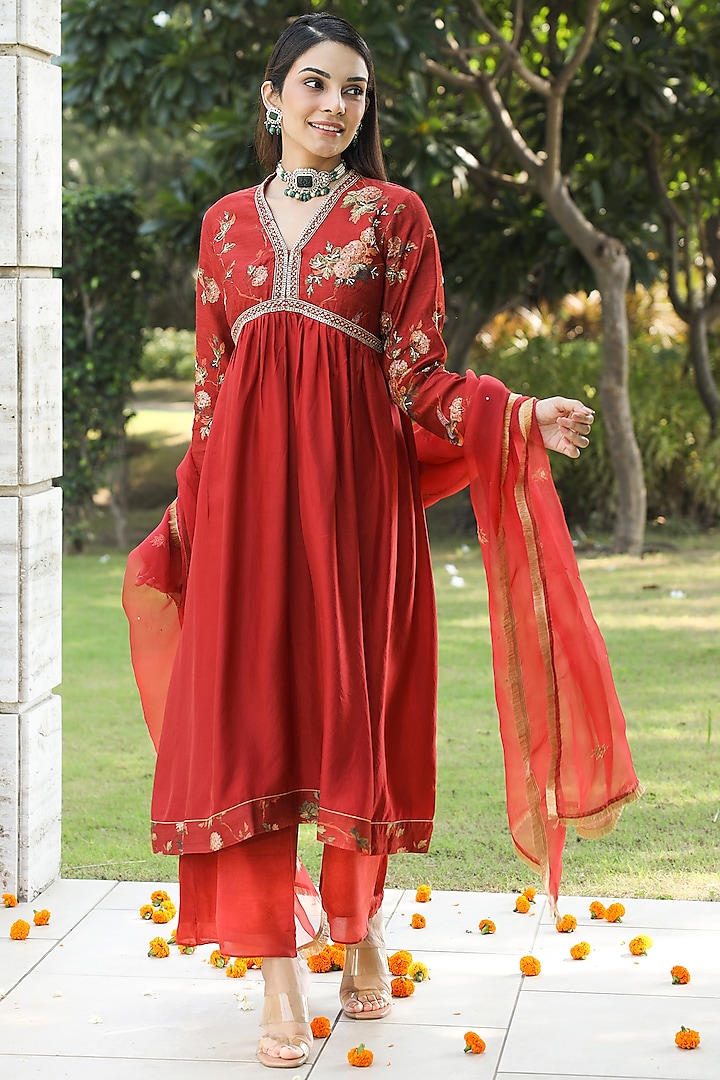 Red Hand Embroidered Kurta Set by Pairaahan