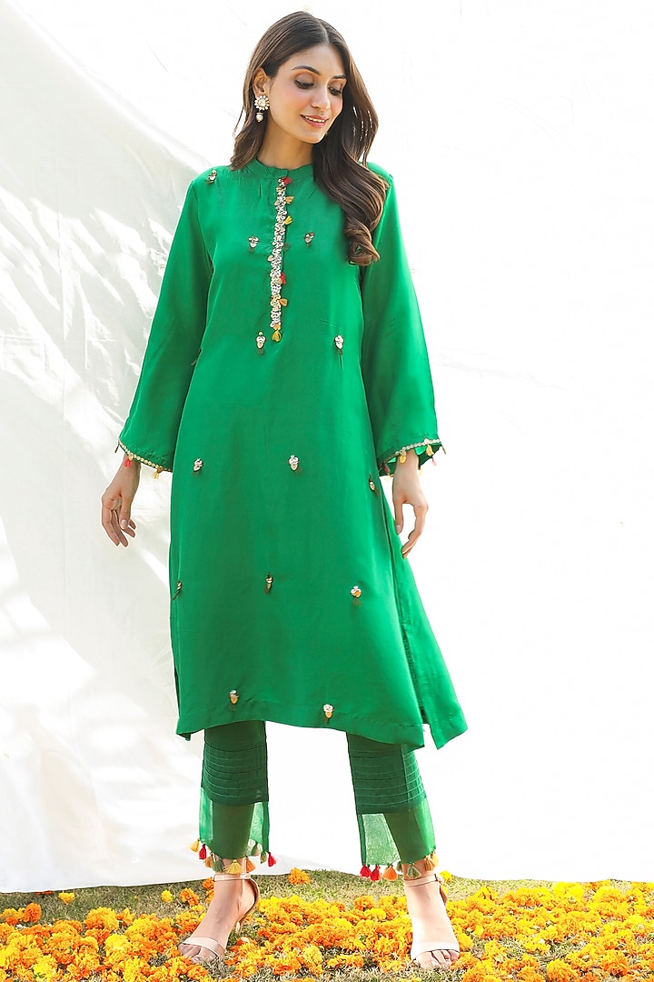 Green Hand Embroidered Kurta Set by Pairaahan at Pernia's Pop Up Shop