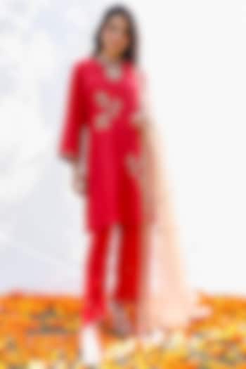 Red Silk Kurta Set by Pairaahan at Pernia's Pop Up Shop