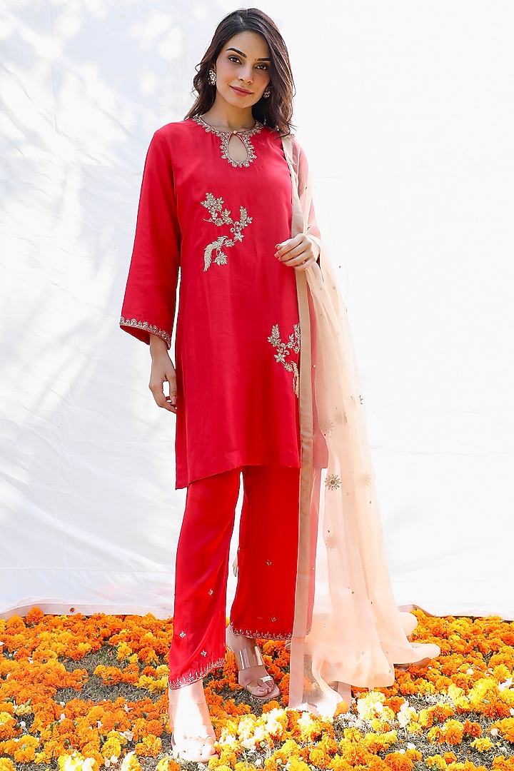 Red Silk Kurta Set by Pairaahan at Pernia's Pop Up Shop